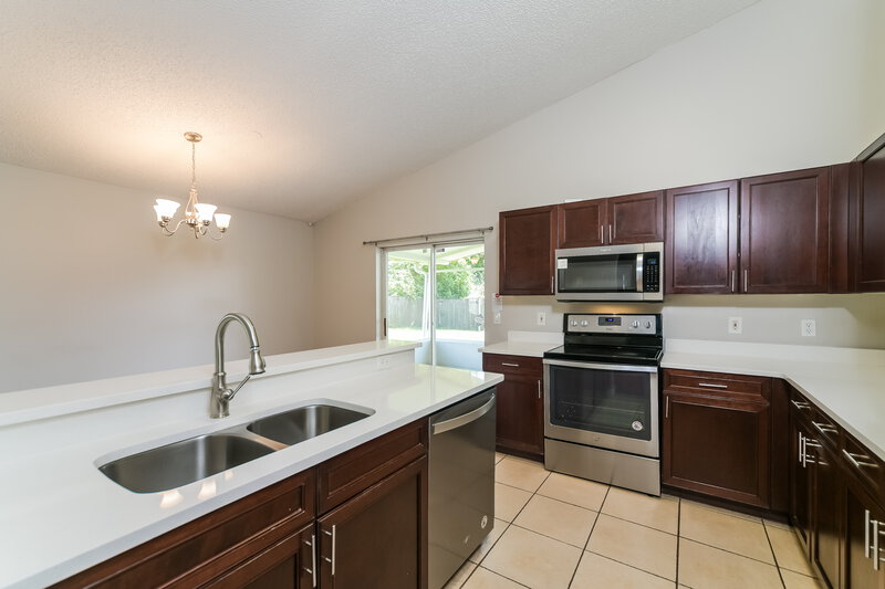 2,495/Mo, 10452 Coconut Grove Ln Orlando, FL 32825 Kitchen View 2