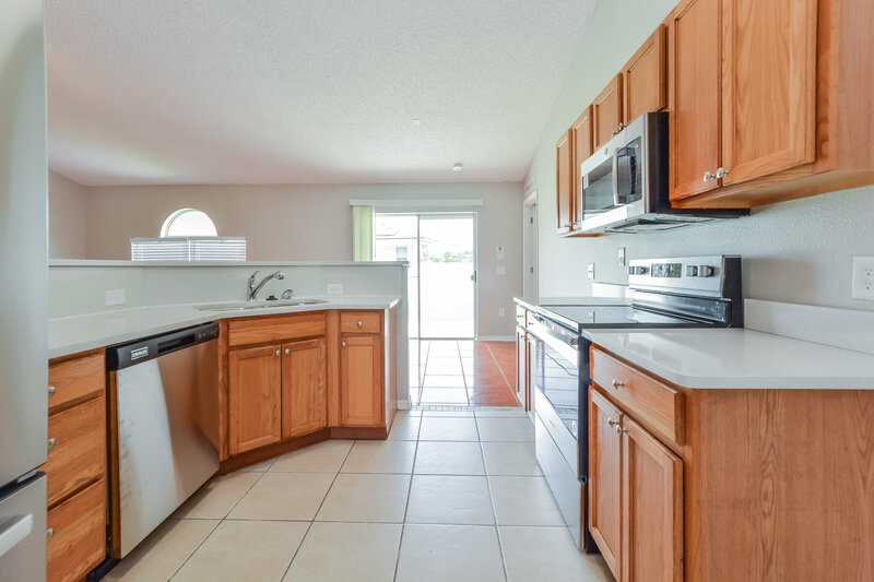 1,665/Mo, 421 Eagle Dr Poinciana, FL 34759 Kitchen View 3