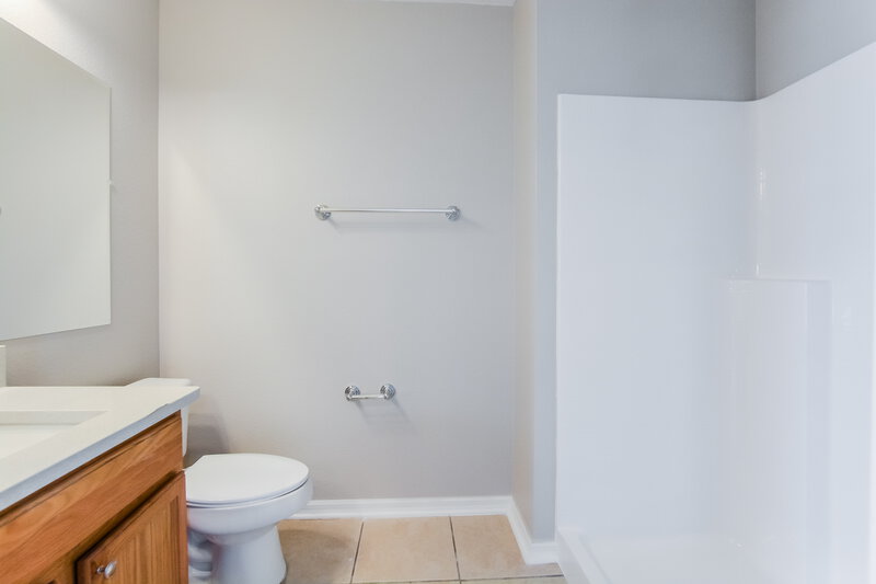 1,665/Mo, 421 Eagle Dr Poinciana, FL 34759 Bathroom View