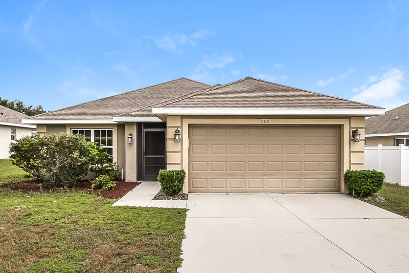 2,220/Mo, 905 Chestnut Dr Fruitland Park, FL 34731 External View