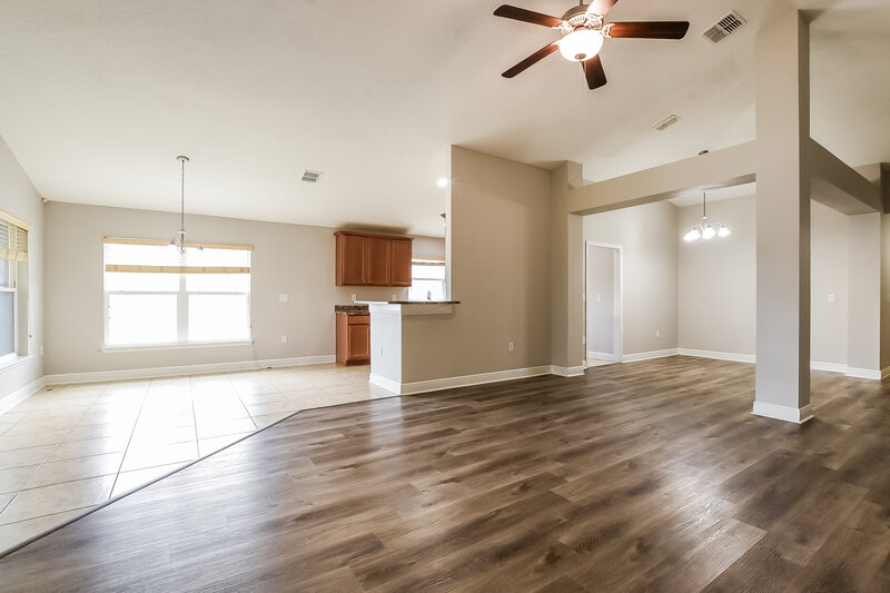 2,220/Mo, 905 Chestnut Dr Fruitland Park, FL 34731 Living Room View