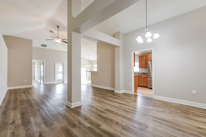 2,220/Mo, 905 Chestnut Dr Fruitland Park, FL 34731 Dining Room View 2