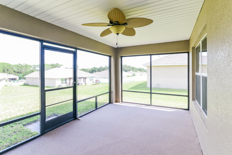 3,050/Mo, 905 Chestnut Dr Fruitland Park, FL 34731 Sun Room View