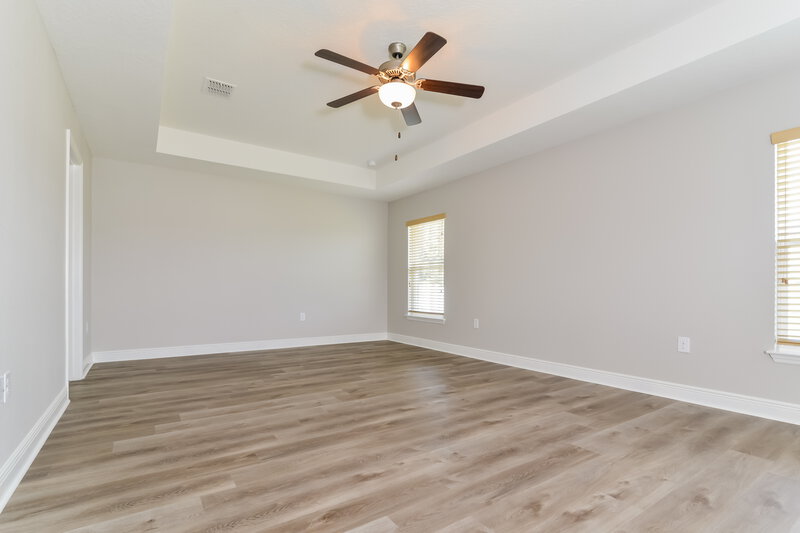 3,050/Mo, 905 Chestnut Dr Fruitland Park, FL 34731 Main Bedroom View