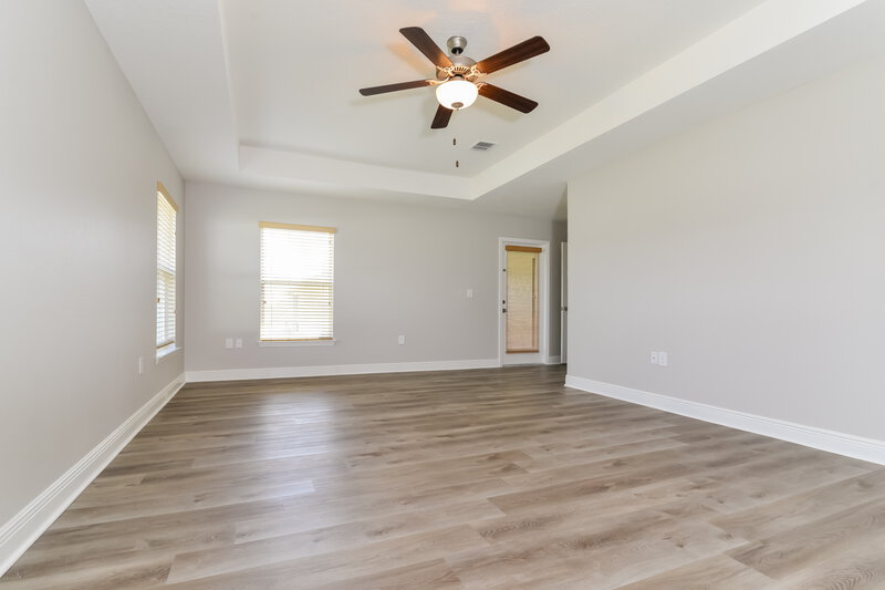 3,050/Mo, 905 Chestnut Dr Fruitland Park, FL 34731 Main Bedroom View 2
