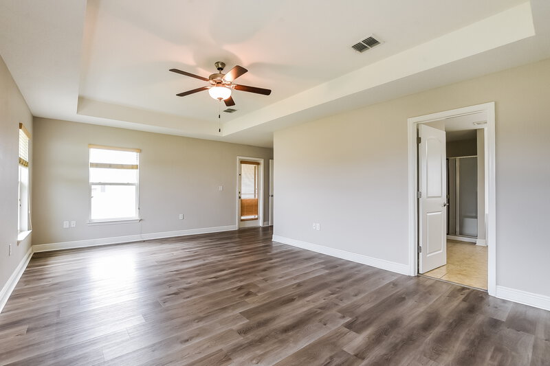 2,220/Mo, 905 Chestnut Dr Fruitland Park, FL 34731 Main Bedroom View 2