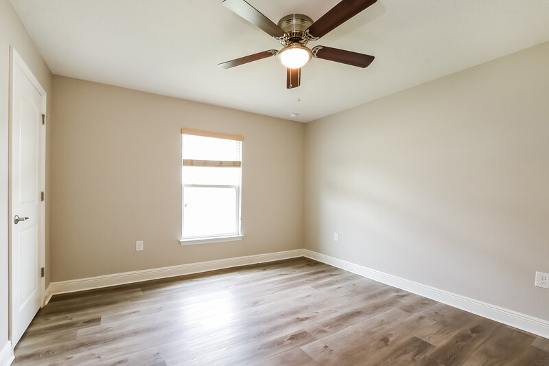 2,220/Mo, 905 Chestnut Dr Fruitland Park, FL 34731 Bedroom View 2