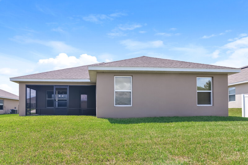 3,050/Mo, 905 Chestnut Dr Fruitland Park, FL 34731 Rear View