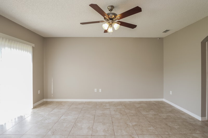 1,985/Mo, 717 Martin Ln Kissimmee, FL 34759 Living Room View 2