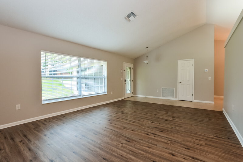 1,980/Mo, 3539 Sailfish Ave Fruitland Park, FL 34731 Living Room View