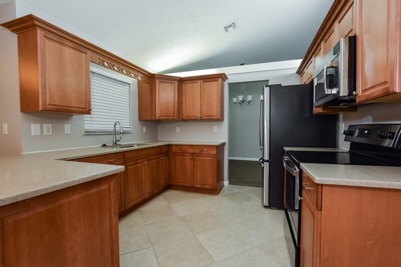 1,980/Mo, 3539 Sailfish Ave Fruitland Park, FL 34731 Kitchen View