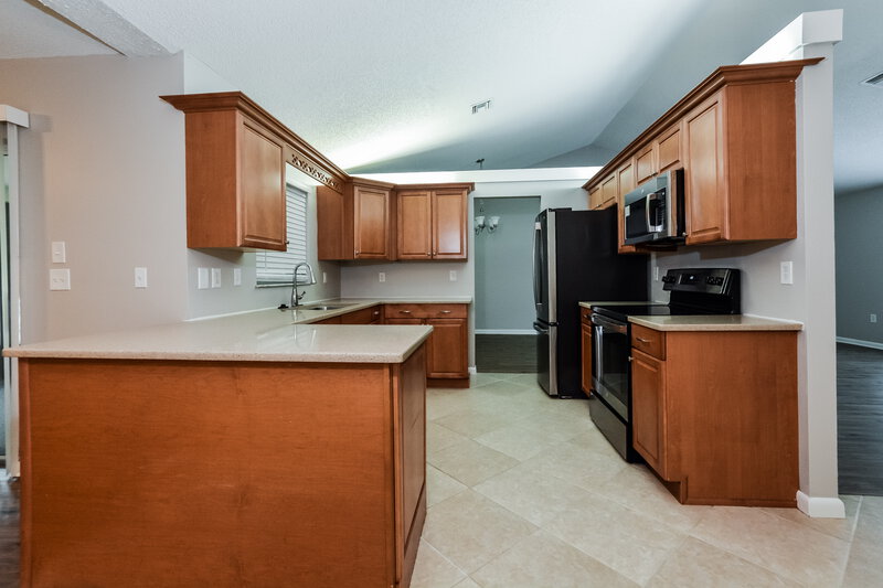 1,980/Mo, 3539 Sailfish Ave Fruitland Park, FL 34731 Kitchen View 2