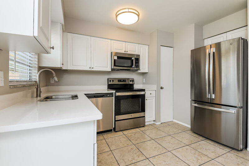 2,230/Mo, 214 Florida Pkwy Kissimmee, FL 34743 Kitchen View