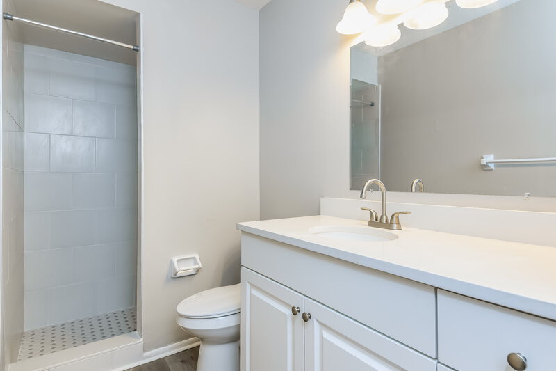 2,230/Mo, 214 Florida Pkwy Kissimmee, FL 34743 Main Bathroom View