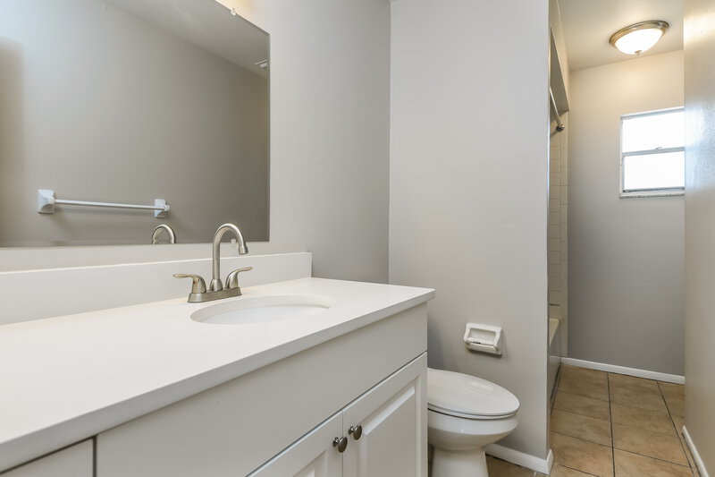 2,230/Mo, 214 Florida Pkwy Kissimmee, FL 34743 Bathroom View