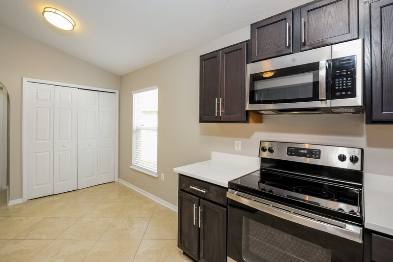 2,060/Mo, 16945 Corner Bay Ct Orlando, FL 32820 Kitchen View 2