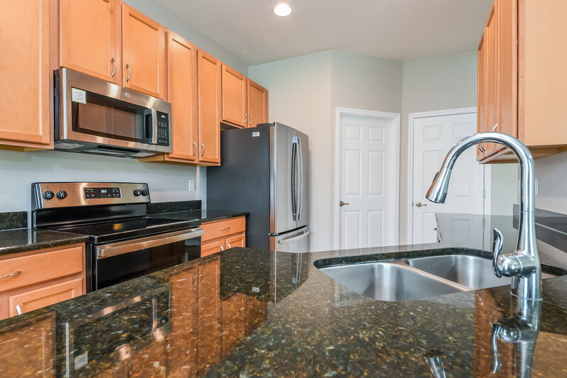 2,260/Mo, 636 Star Magnolia Dr Kissimmee, FL 34744 Kitchen View