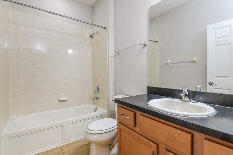 2,260/Mo, 636 Star Magnolia Dr Kissimmee, FL 34744 Bathroom View