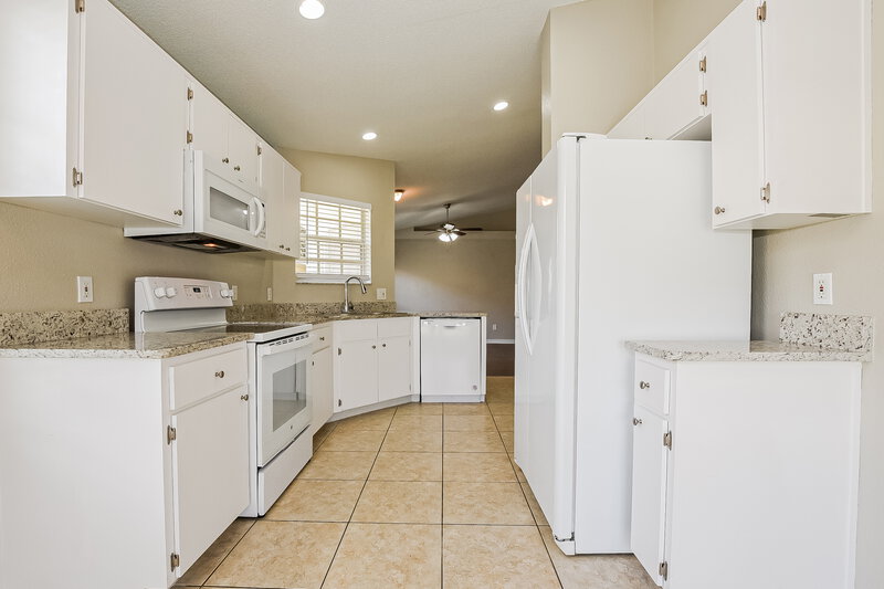 2,395/Mo, 160 Burnsed Pl Oviedo, FL 32765 Kitchen View