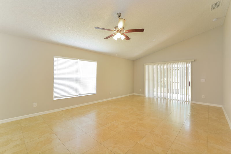 2,180/Mo, 3813 Shawn Cir Orlando, FL 32826 Living Room View 2