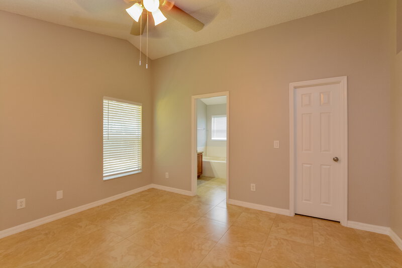 2,180/Mo, 3813 Shawn Cir Orlando, FL 32826 Main Bedroom View 2