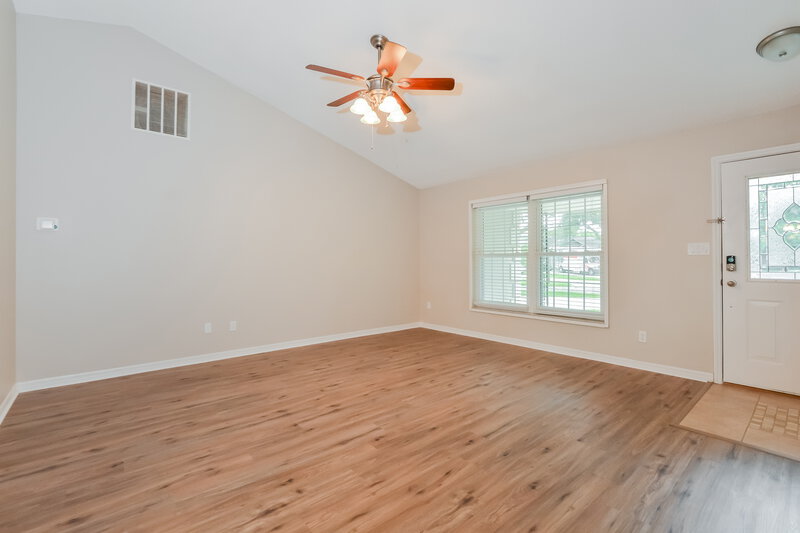 2,430/Mo, 2701 Bolton Bnd Orlando, FL 32817 Living Room View 3