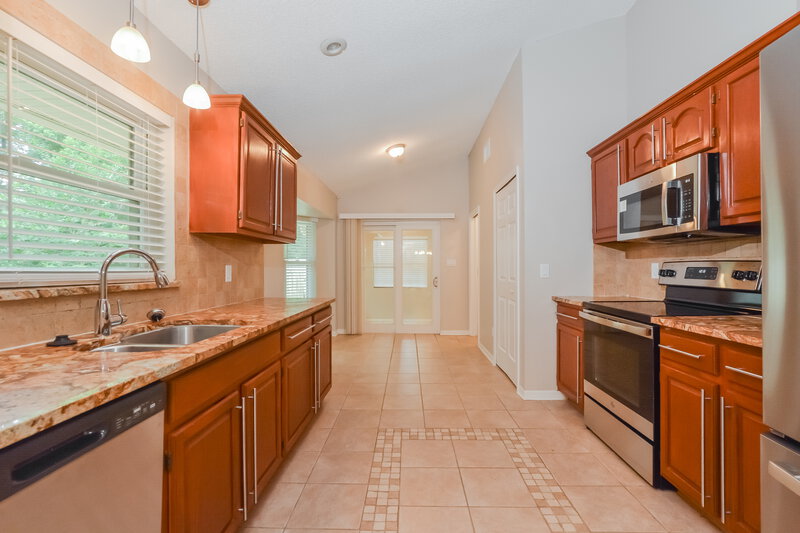 2,430/Mo, 2701 Bolton Bnd Orlando, FL 32817 Kitchen View