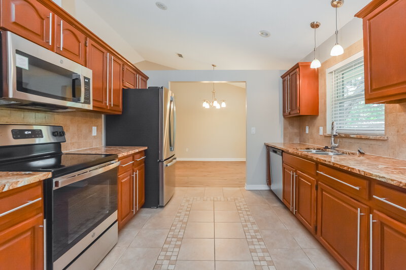 2,430/Mo, 2701 Bolton Bnd Orlando, FL 32817 Kitchen View 2