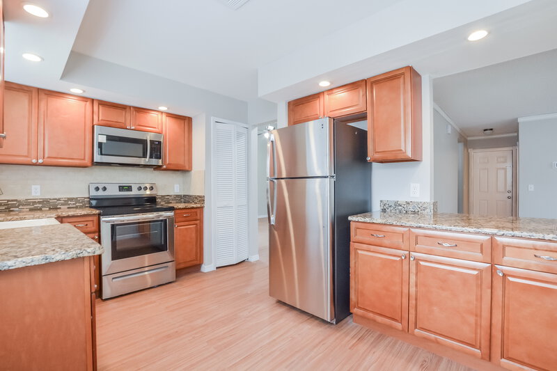 2,350/Mo, 410 Red Coat Ln Orlando, FL 32825 Kitchen View