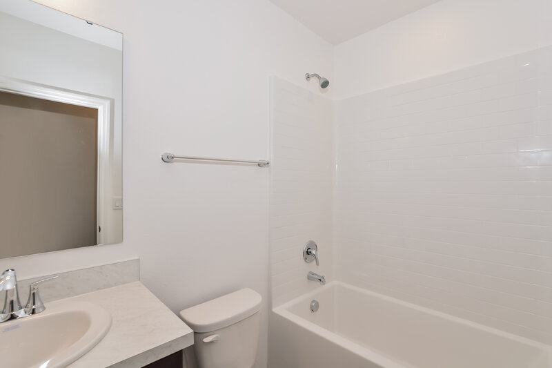 1,595/Mo, 1409 Orlando Ct Poinciana, FL 34759 Main Bathroom View
