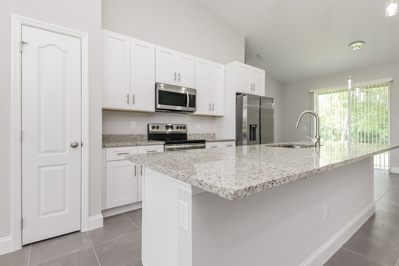 2,205/Mo, 604 Gaul Way Kissimmee, FL 34759 Kitchen View