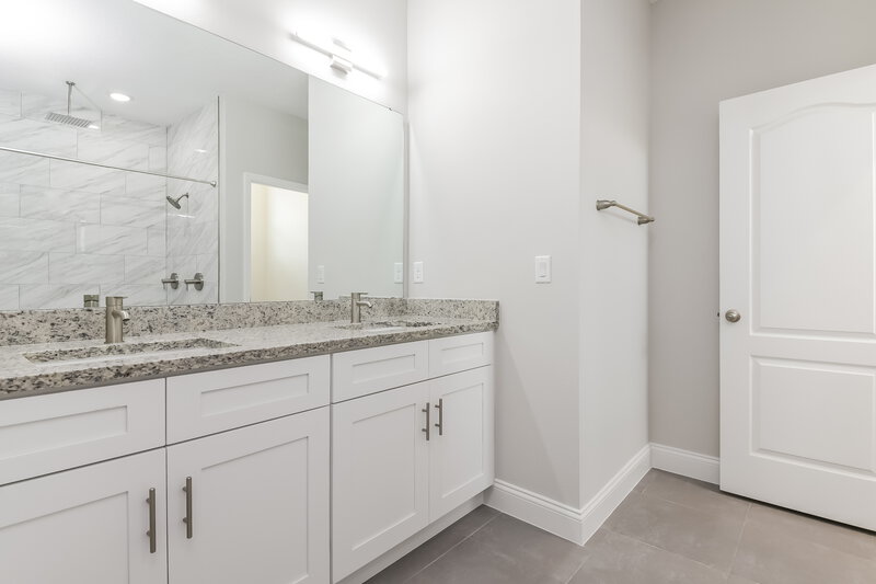 2,205/Mo, 604 Gaul Way Kissimmee, FL 34759 Main Bathroom View