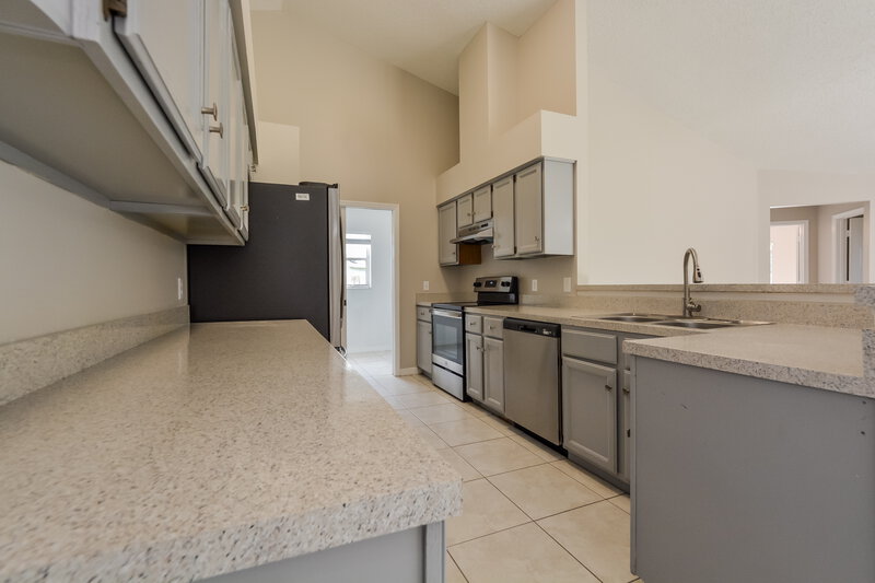 2,440/Mo, 12638 Beltingle Ct Orlando, FL 32837 Kitchen View 2