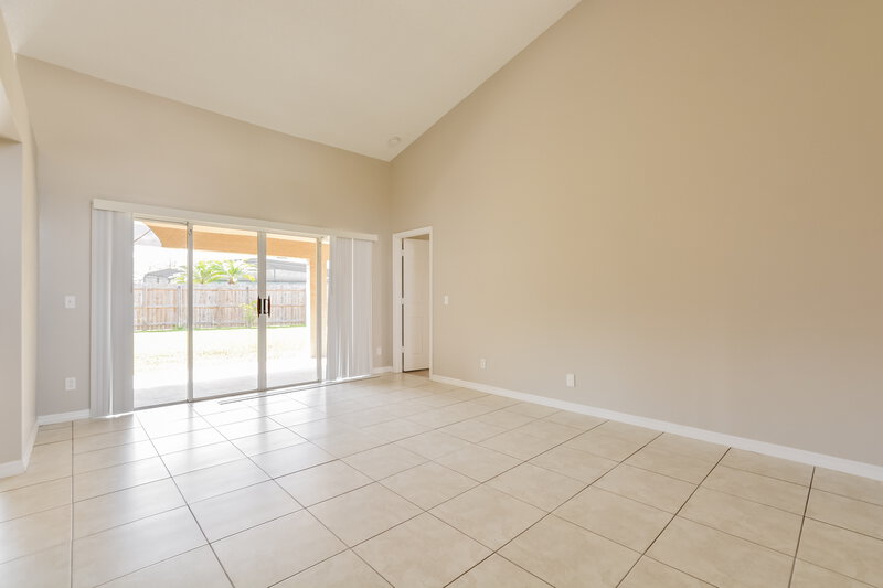 2,440/Mo, 12638 Beltingle Ct Orlando, FL 32837 Family Room View