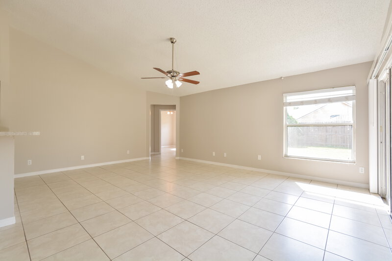 2,440/Mo, 12638 Beltingle Ct Orlando, FL 32837 Family Room View 2