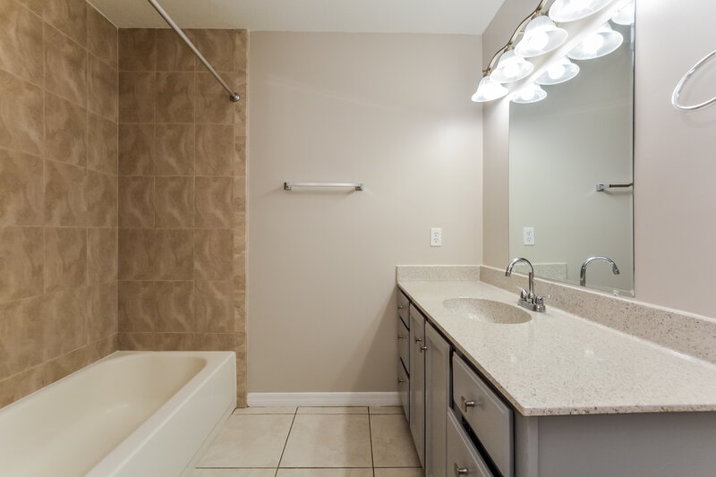 2,440/Mo, 12638 Beltingle Ct Orlando, FL 32837 Bathroom View