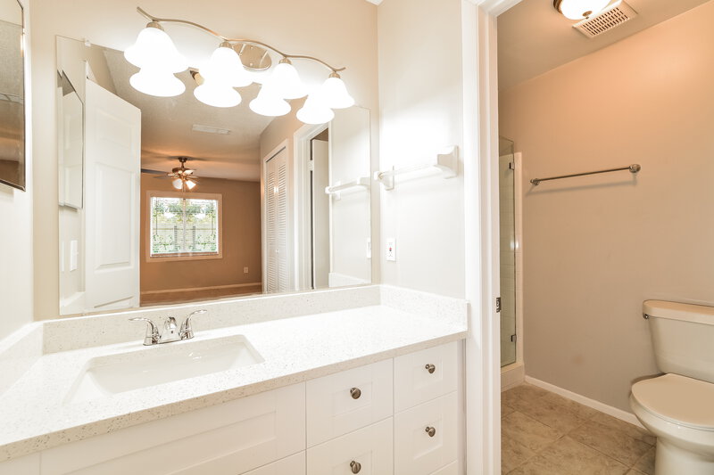 2,240/Mo, 119 Alder Ct Sanford, FL 32773 Main Bathroom View