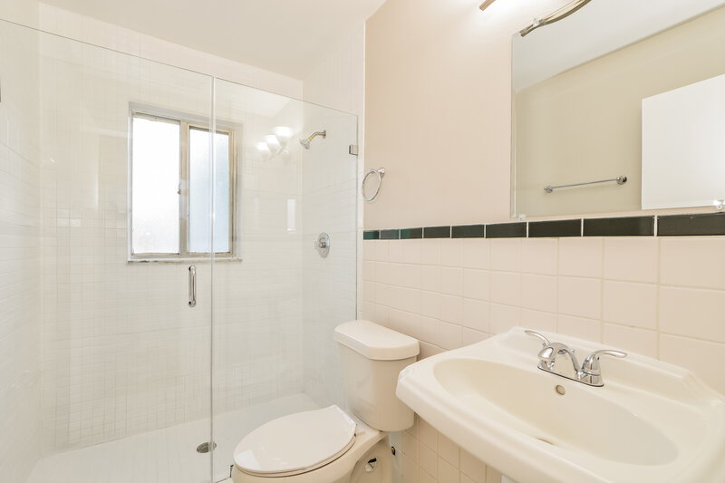 2,240/Mo, 119 Alder Ct Sanford, FL 32773 Bathroom View