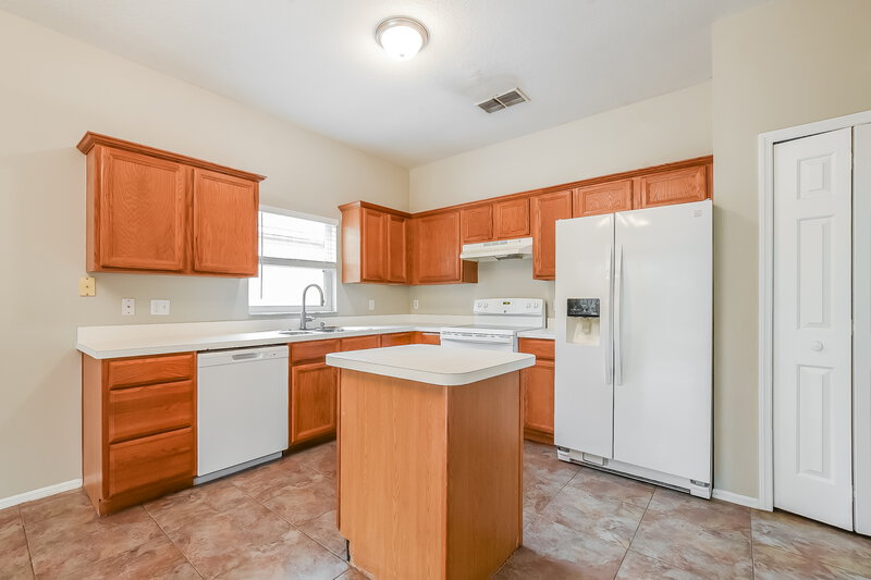 2,470/Mo, 1760 Sparkling Water Cir Ocoee, FL 34761 Kitchen View