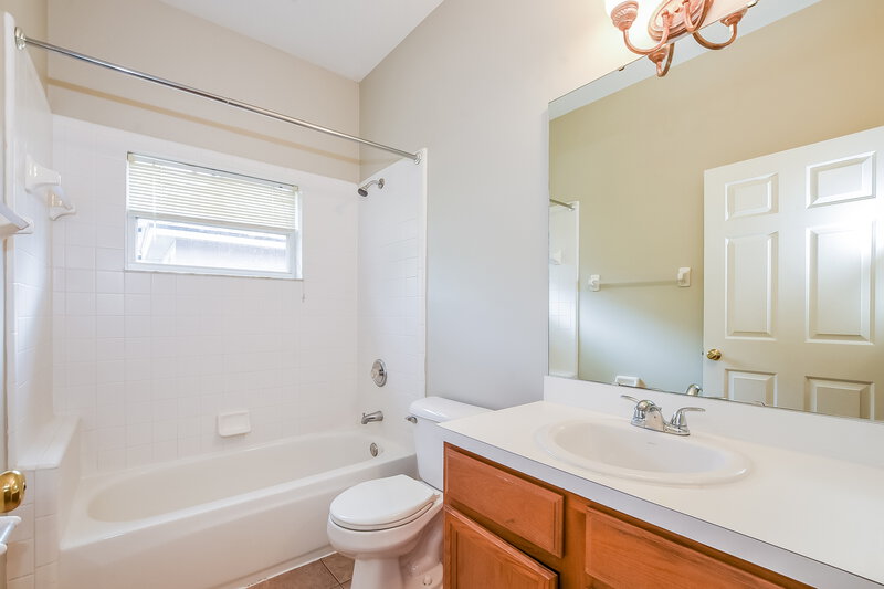 2,470/Mo, 1760 Sparkling Water Cir Ocoee, FL 34761 Bathroom View