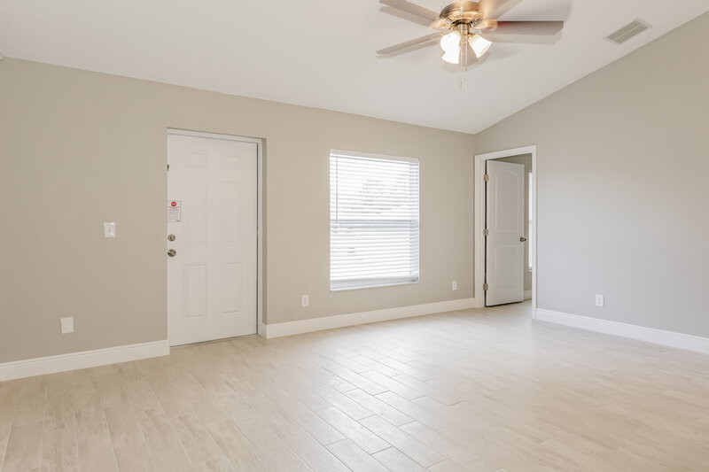 1,615/Mo, 308 Erie Ct Poinciana, FL 34759 Living Room View 2