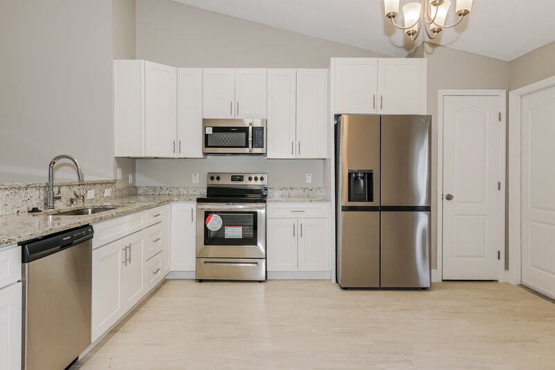 1,615/Mo, 308 Erie Ct Poinciana, FL 34759 Kitchen View