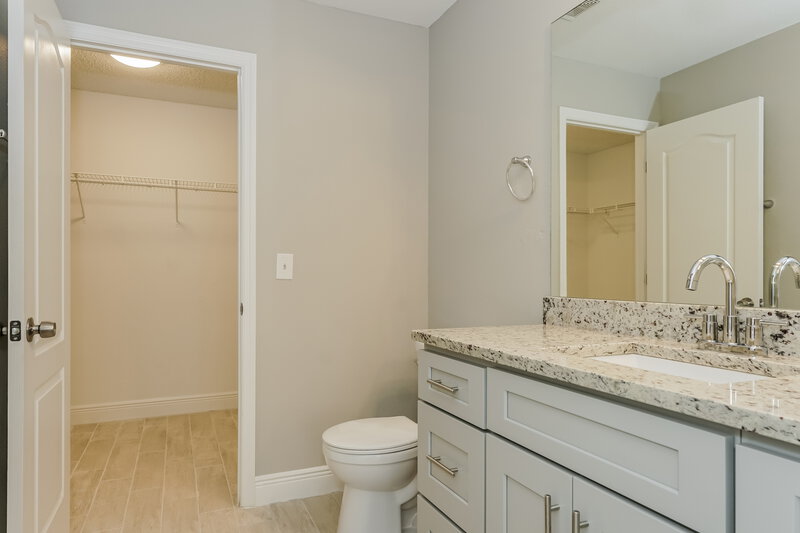 1,615/Mo, 308 Erie Ct Poinciana, FL 34759 Bathroom View