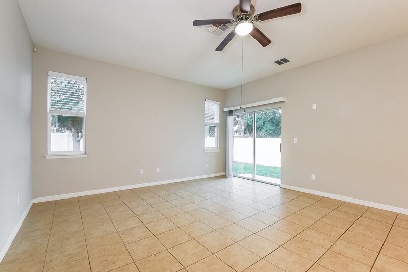 1,735/Mo, 1109 Atlantic Ave Fruitland Park, FL 34731 Living Room View
