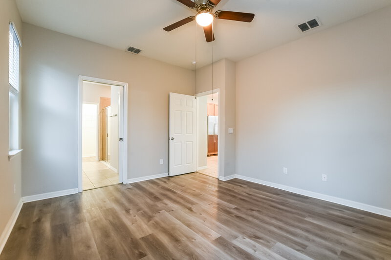 1,735/Mo, 1109 Atlantic Ave Fruitland Park, FL 34731 Main Bedroom View 2