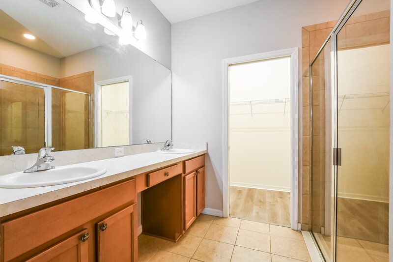 1,735/Mo, 1109 Atlantic Ave Fruitland Park, FL 34731 Main Bathroom View