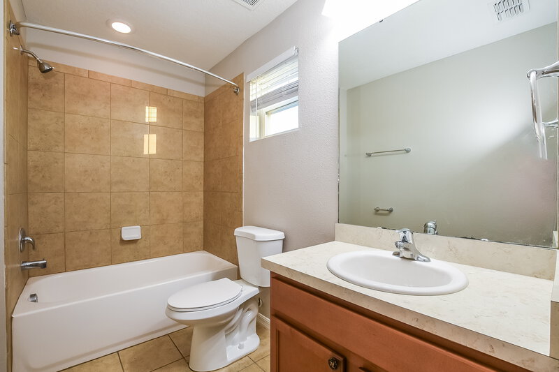 1,735/Mo, 1109 Atlantic Ave Fruitland Park, FL 34731 Bathroom View