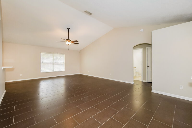 3,110/Mo, 605 Cherry Laurel St Minneola, FL 34715 Living Room View 3