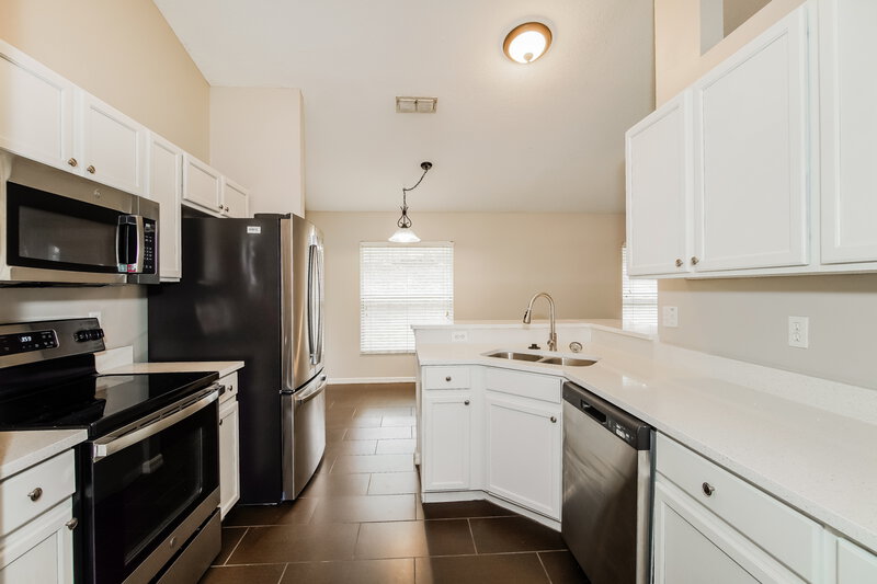 3,110/Mo, 605 Cherry Laurel St Minneola, FL 34715 Kitchen View