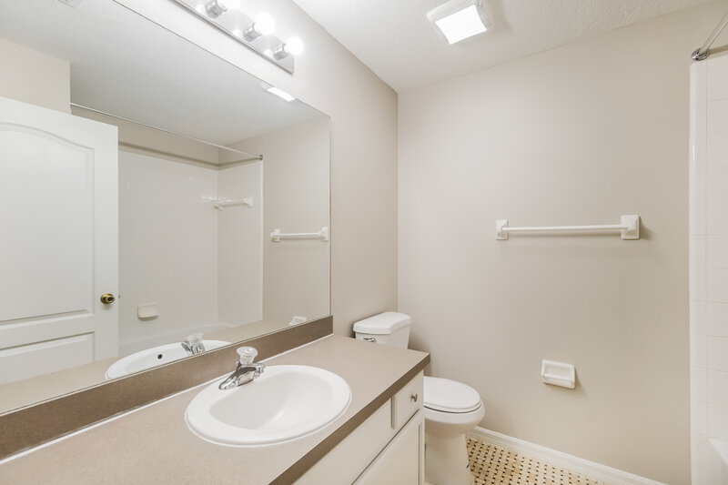 3,110/Mo, 605 Cherry Laurel St Minneola, FL 34715 Bathroom View